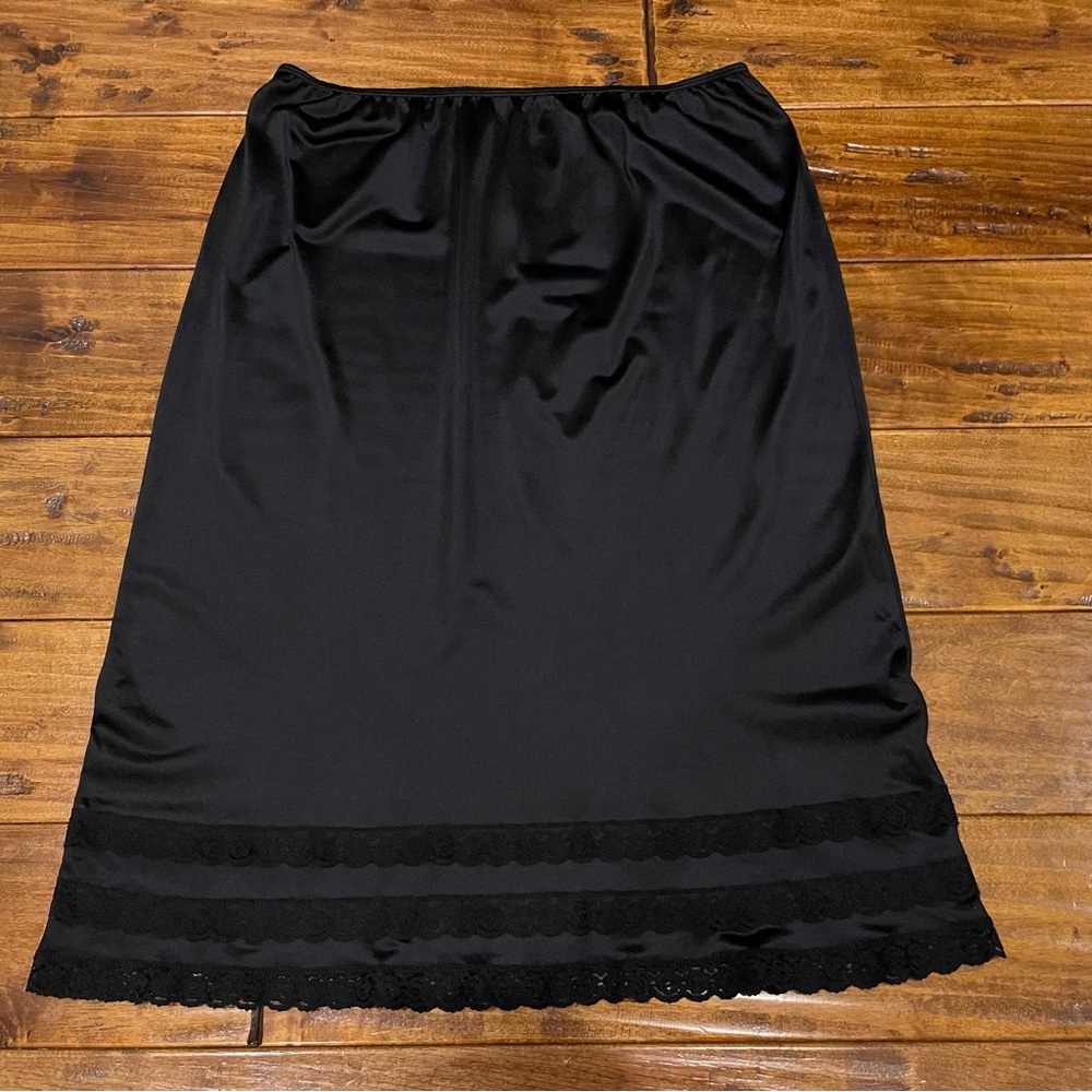 Vintage black nylon half slip XL